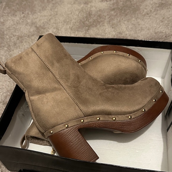 NEW YORK and COMPANY Heeled Ankle Boot - Picture 4 of 8